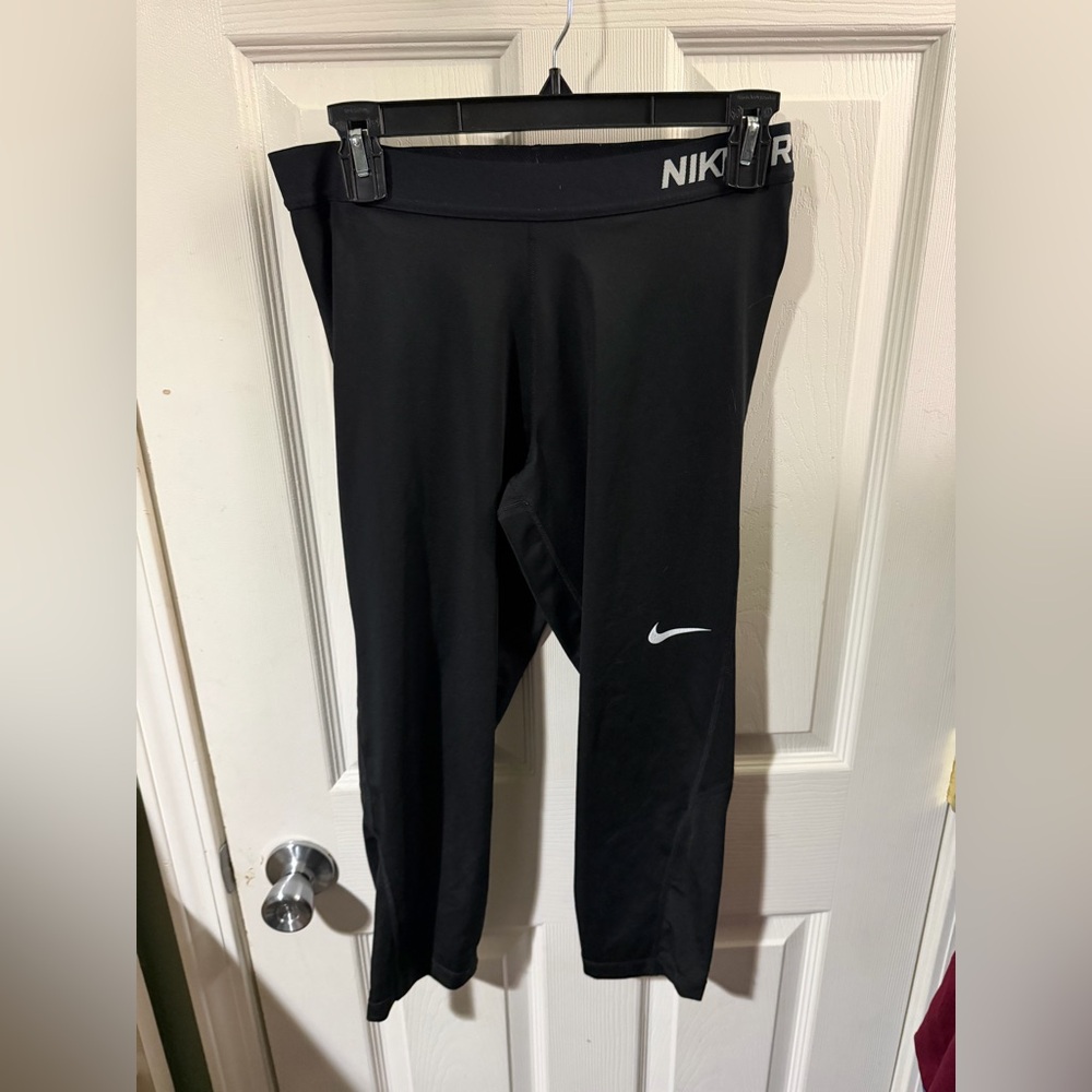 ❣️❄️Nike Black Leggings with White Logo